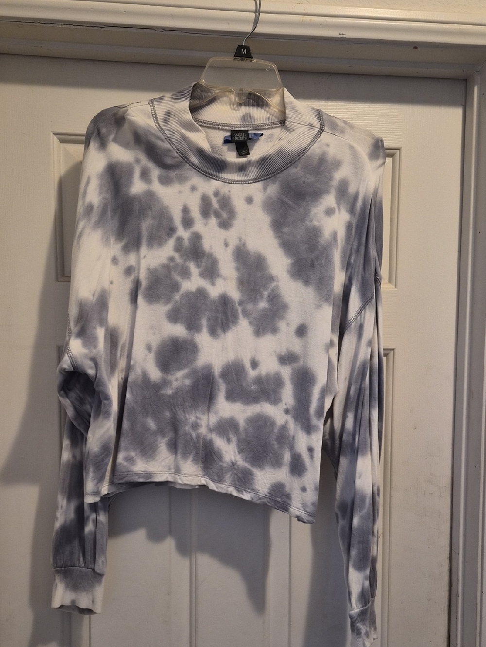 Fable  Gray and White Tie-Dye Long Sleeve Crop Tee